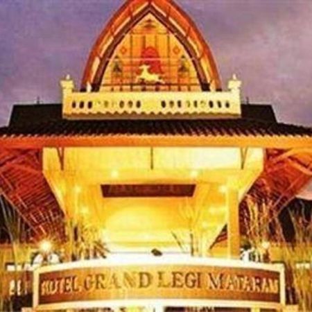 Grand Legi Hotel Mataram Buitenkant foto