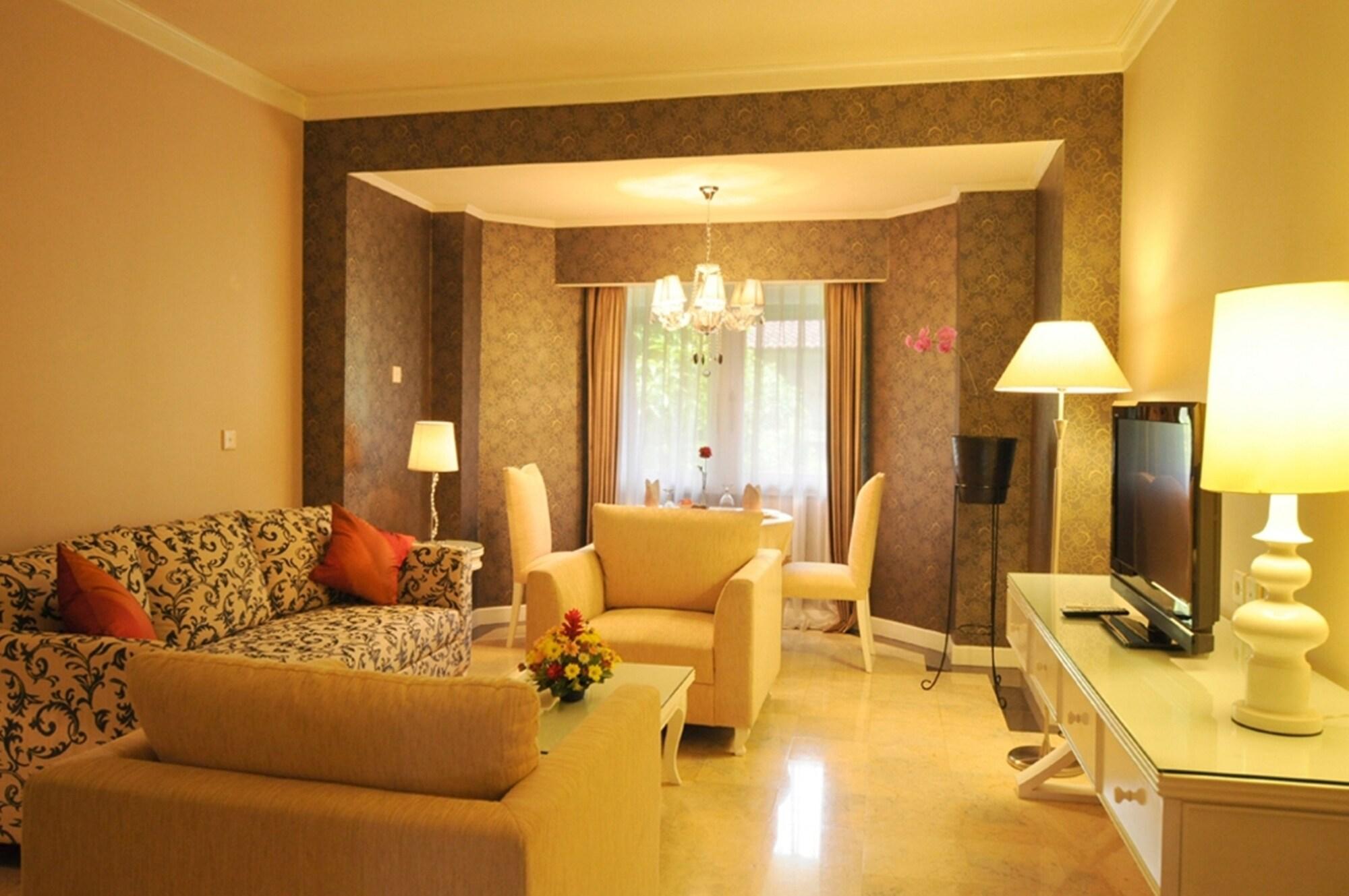 Grand Legi Hotel Mataram Buitenkant foto