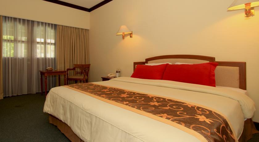 Grand Legi Hotel Mataram Buitenkant foto