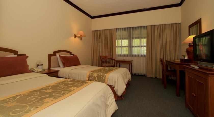 Grand Legi Hotel Mataram Buitenkant foto