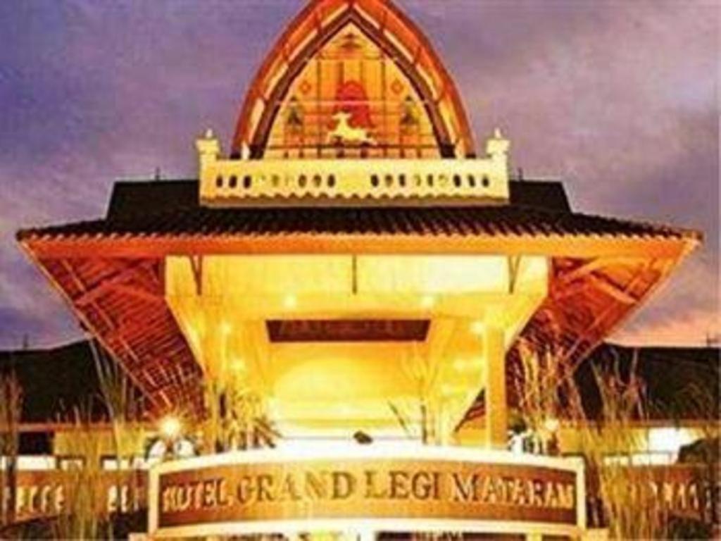 Grand Legi Hotel Mataram Buitenkant foto