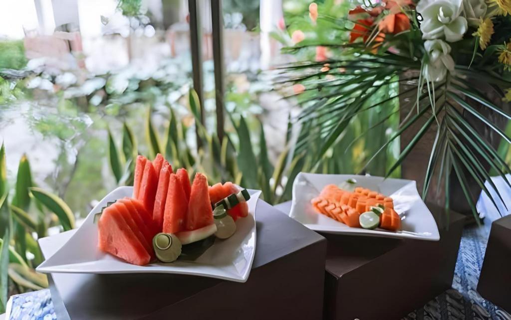 Grand Legi Hotel Mataram Buitenkant foto