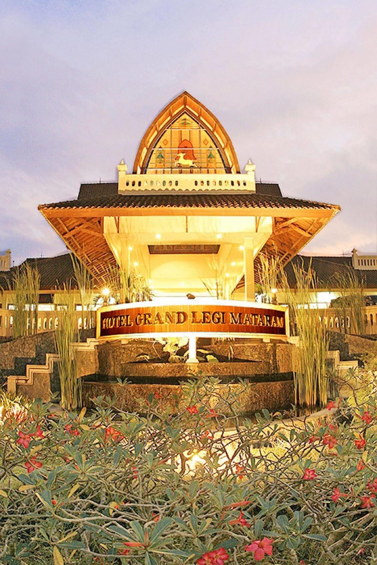 Grand Legi Hotel Mataram Buitenkant foto