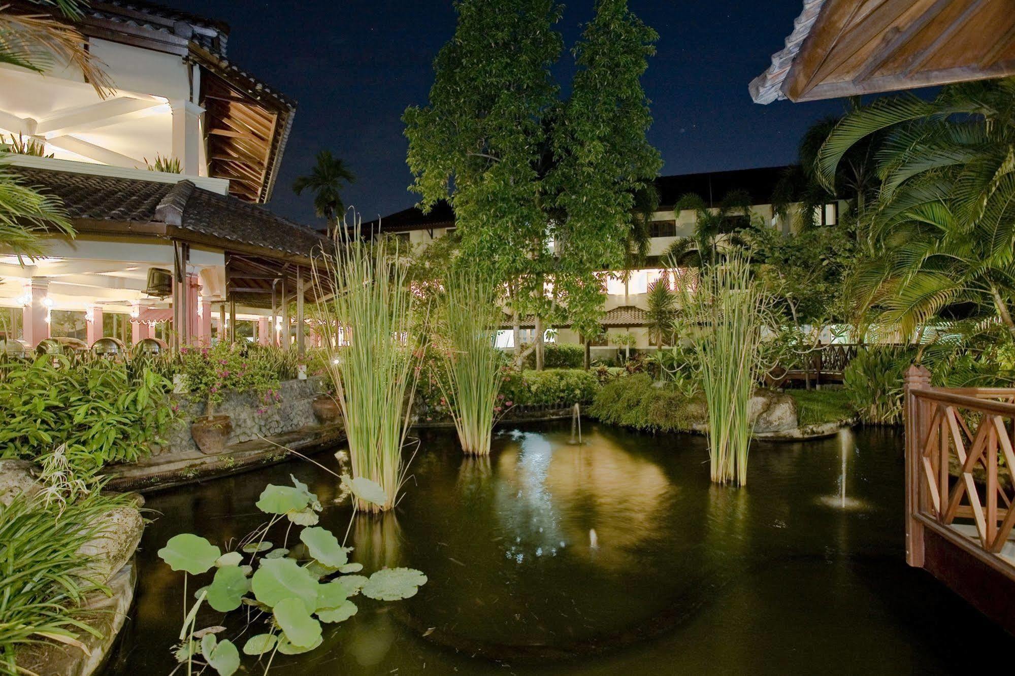 Grand Legi Hotel Mataram Buitenkant foto