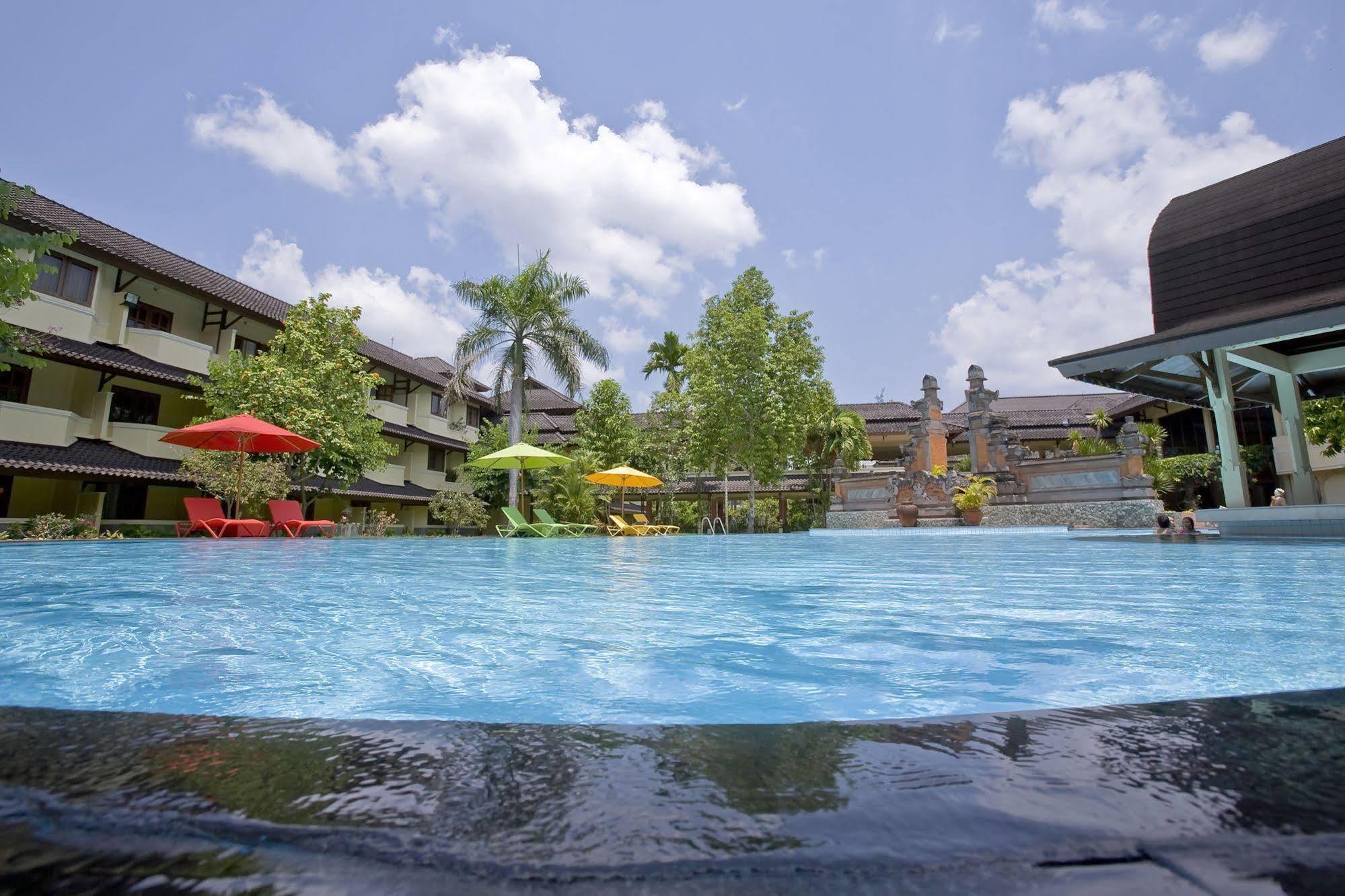 Grand Legi Hotel Mataram Buitenkant foto