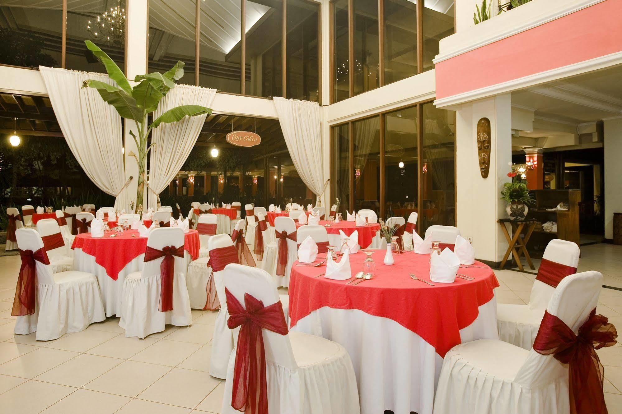 Grand Legi Hotel Mataram Buitenkant foto