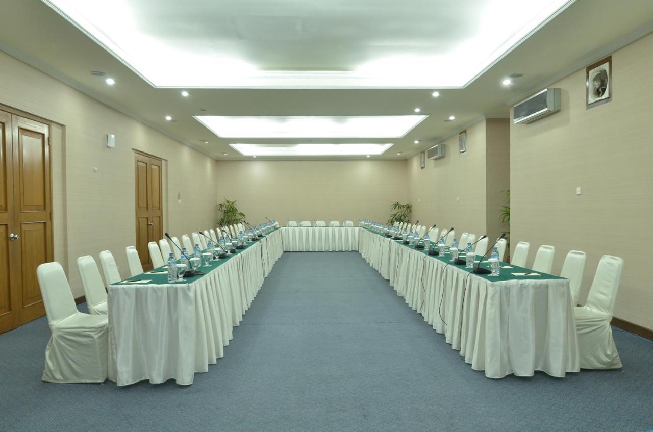 Grand Legi Hotel Mataram Buitenkant foto